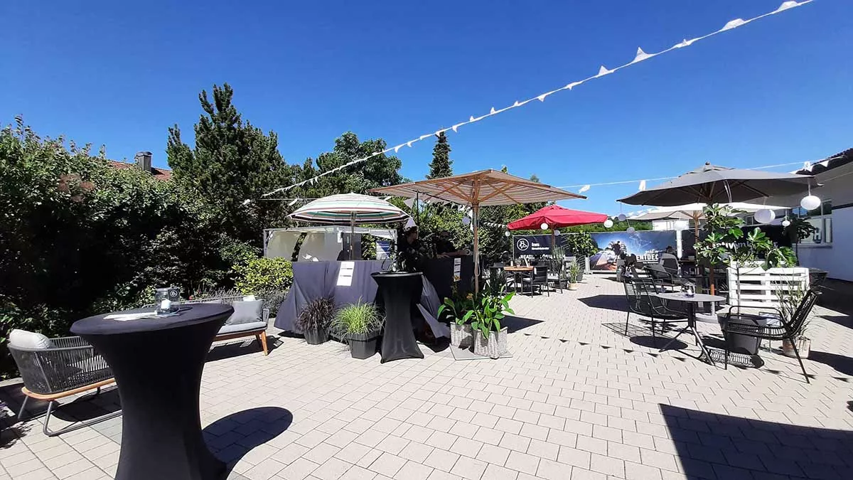 kws bei der Gewerbeschau 2022 in Wemding, der Hof verwandelt sich in eine Sommerlounge